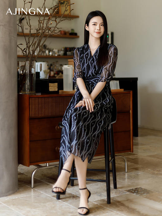 【商场同款】阿菁娜夏季新款V领收腰连衣裙A30X112095 商品图1