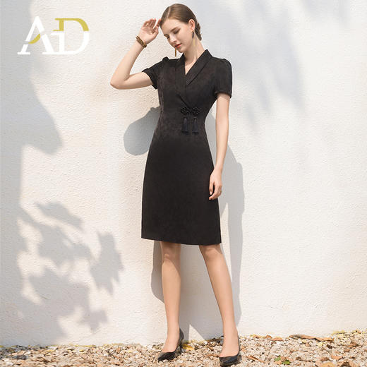 AD新中式女装2024新款黑色连衣裙高端奢华大牌提花盘扣国风西装裙 商品图3