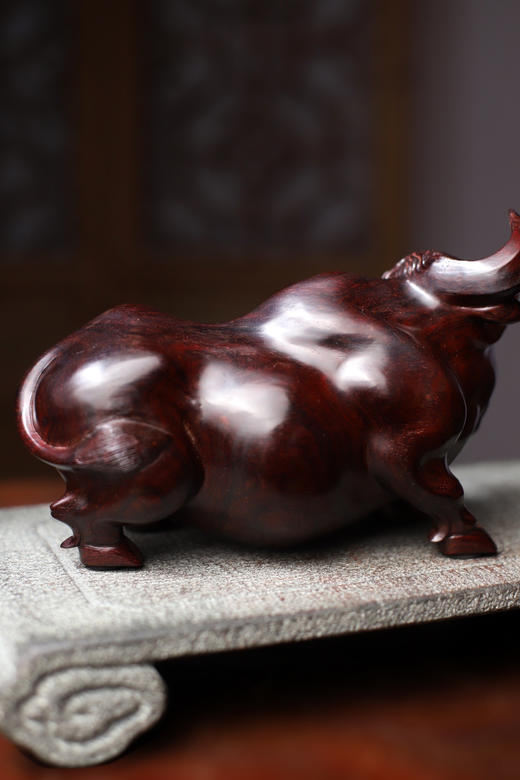 牛气冲天°小叶紫檀木雕摆件 商品图2