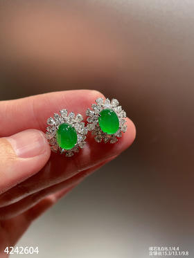 高冰艳绿蛋面耳钉【4242604】具体价格微信咨询