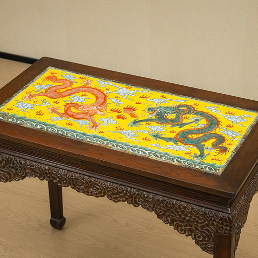 二十世纪 红木雕云纹嵌五彩龙纹瓷板画供桌 商品图3