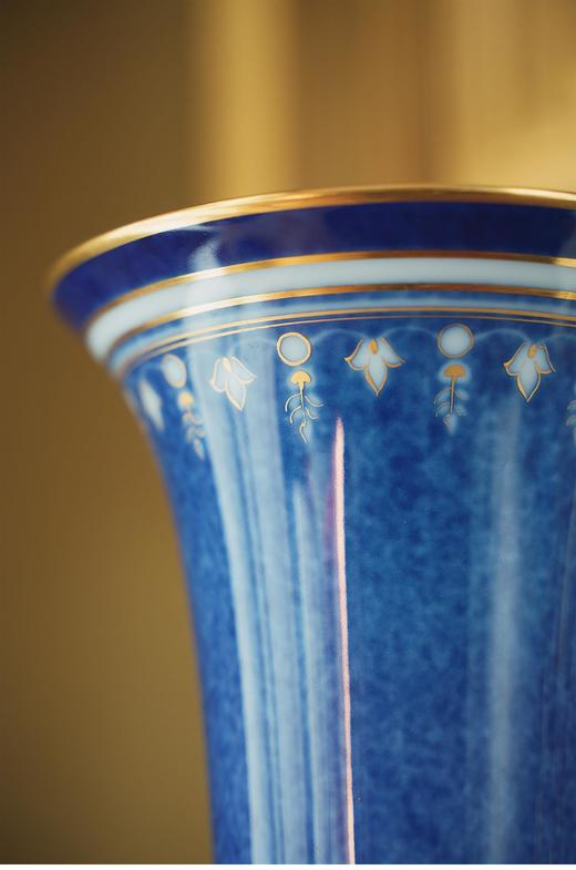 【已售】独角鹿西洋古董1892年代法国出品手绘描金花卉纹经典云朵蓝花觚一对 商品图2