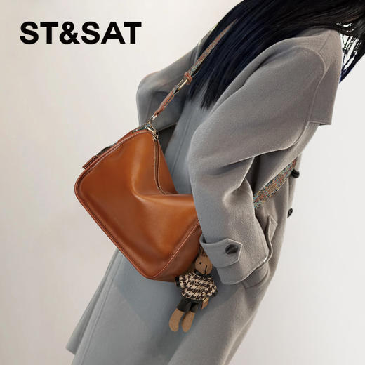 星期六高级质感百搭腋下斜跨包SS3521A417 商品图3