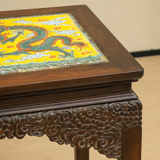 二十世纪 红木雕云纹嵌五彩龙纹瓷板画供桌 商品图1