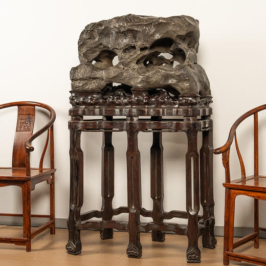 清 灵璧石"岫岩水月禅心"文房赏石（红木高座） 商品图4