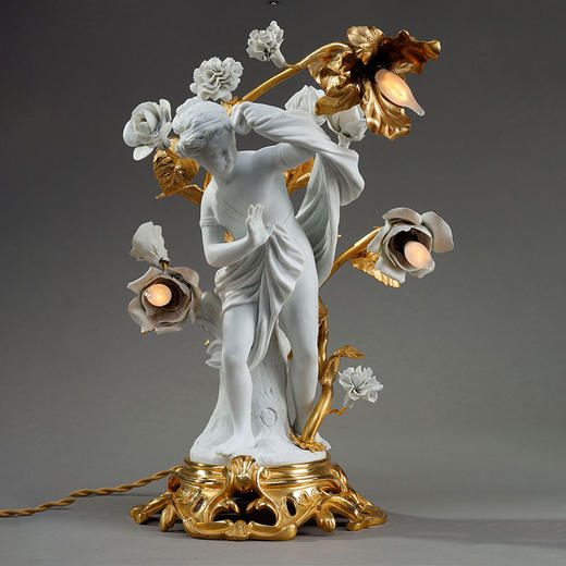 独角鹿西洋古董19世纪晚期法国名出品古希腊「爱神厄洛斯与达芙妮」主题素胎瓷鎏金装饰台灯一对 商品图1