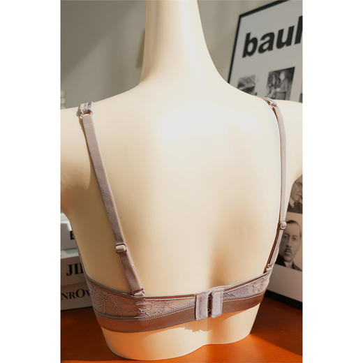 【2人成团更优惠】轻盈裸感 19姆米素绉缎 蚕丝镜花水月文胸 法式花朵蕾丝 亲肤透气 贴合身型 触感顺滑 商品图9