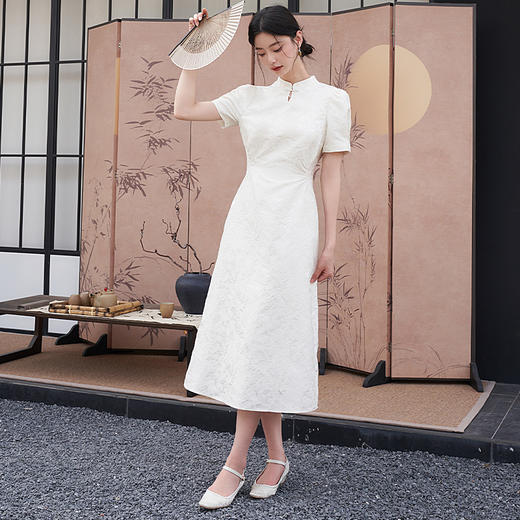 西遇国风收腰A摆连衣裙新款杏色气质提花褶皱新中式女装V0041090 商品图1