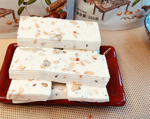 【天鲜萌千层茯苓八珍糕】📢 🆘买2袋送1袋 到手3袋 💰只要29.9元 🔊流传百年！宫廷小吃。🌈 配料干净 ✅无添加蔗糖 ✅内含坚果 营养丰富  商品图2