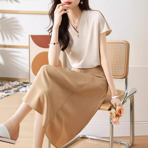 AHM-mnm9997夏季新款法式小香风V领纯色衬衫高腰半身裙小个子显瘦两件套 商品图2