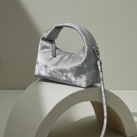 新中式高级感饺子包国风绸缎牛皮气质斜挎小包复古时尚云朵手提包 商品图2