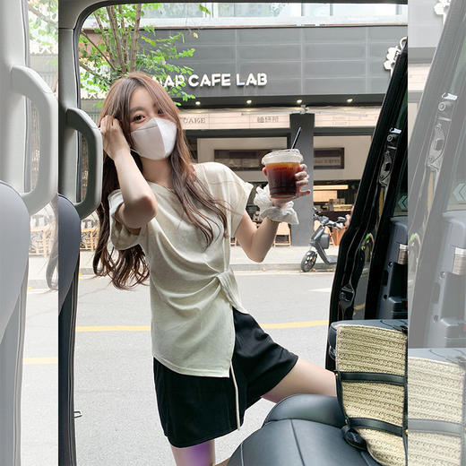 <曾小咸推荐>【简约随性】开叉短袖T恤 商品图1