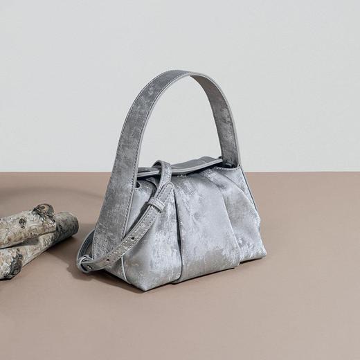 新中式云朵包国风绸缎牛皮高级感褶皱手提包2024新款真皮斜挎包女 商品图2