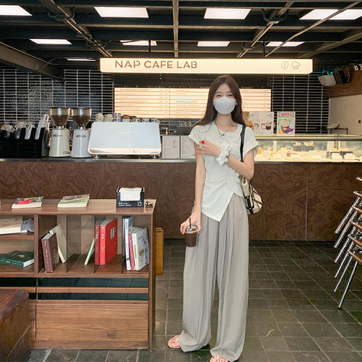 <曾小咸推荐>【简约随性】开叉短袖T恤 商品图3