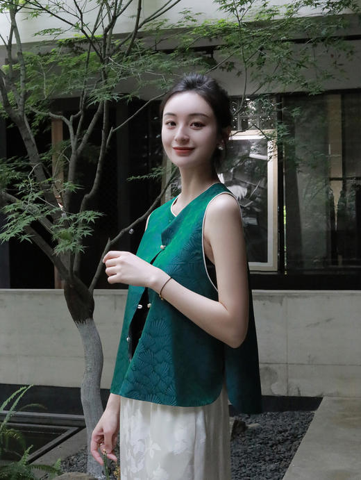 盛唐婧 |提花真丝缎双面穿对襟马甲-绿色 商品图0