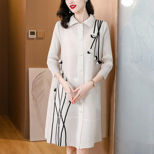 雀说 褶皱大码连衣裙春夏装翻领宽松大码胖MM显瘦单排扣开衫4ZF-8003 商品图6