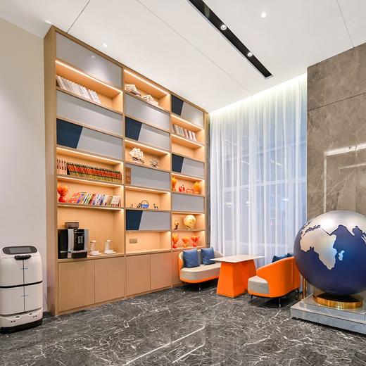 【巨划算】【旅居滨城】¥899起单人3晚大连凯里亚德酒店(万达广场店)旅居套餐，2人起订，可选5晚/7晚/10晚/15晚套餐，含接送，含正餐 商品图1