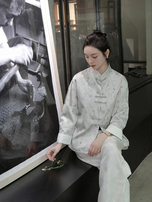 盛唐婧 |真丝宋锦喜鹊梅花立领对襟外套 商品图1