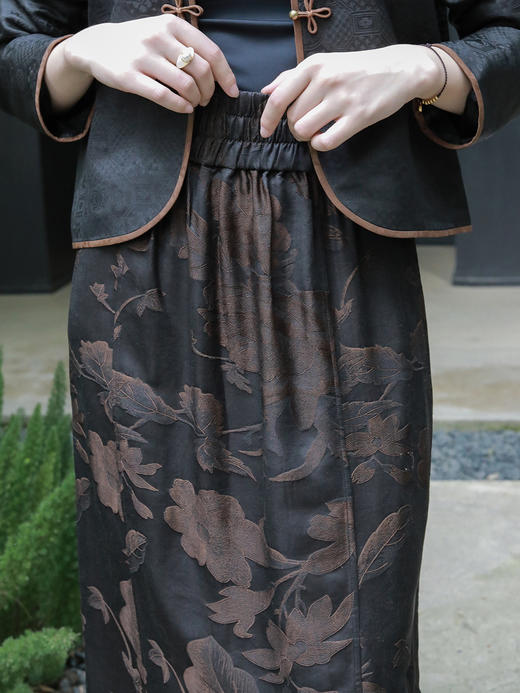 盛唐婧 |真丝香云纱前开叉半身直筒裙 商品图3