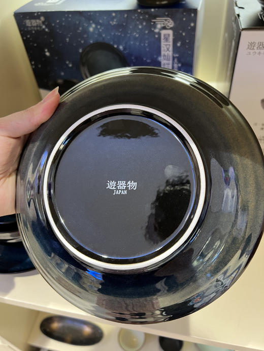 5件套💰89‼️久光在售❗️品牌直发❗️【游器物星汉灿烂/月洒清辉套装】 🔺礼盒包装发货🔺大碗+小碗+口杯+汤盘+小汤勺 ✅上等精致陶瓷✅圆型碟面，移动间浮动光影 ✅窑变工艺+十余道复杂工序 商品图3