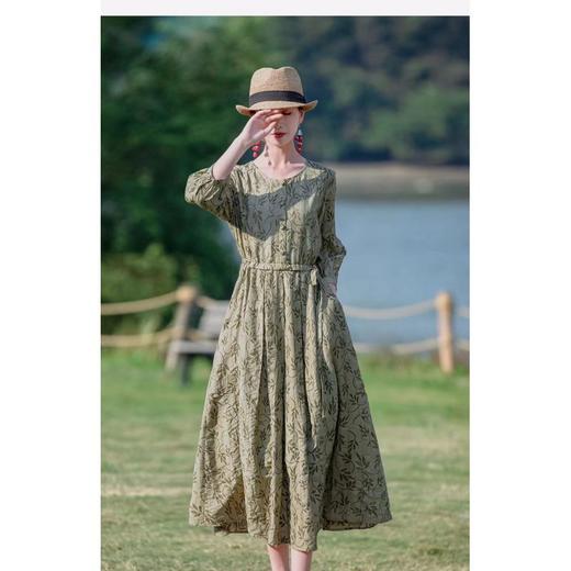 雀说 复古圆领收腰显瘦宽松印花七分袖棉麻连衣裙 D016-981 商品图4