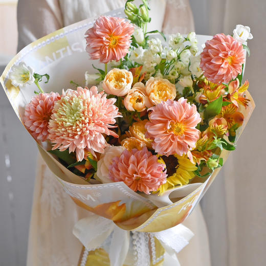 《春晖》奶油桃子花束 商品图3