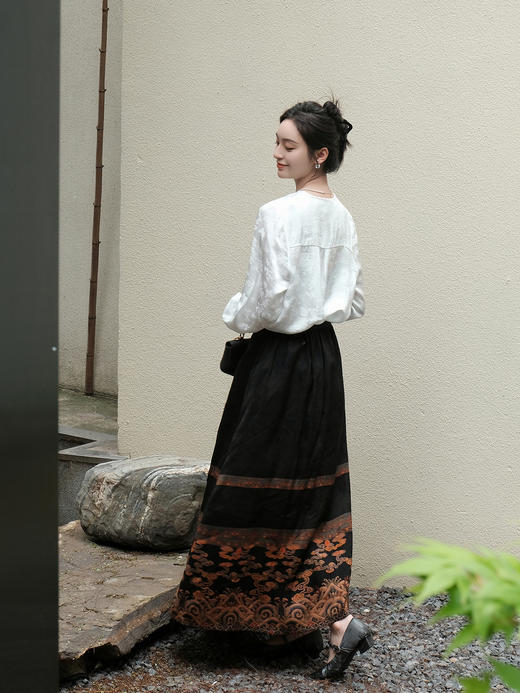 盛唐婧 |真丝香云纱重缎马面裙-黑色 商品图0