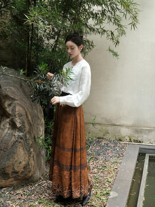 盛唐婧 |真丝香云纱重缎马面裙-黄色 商品图9