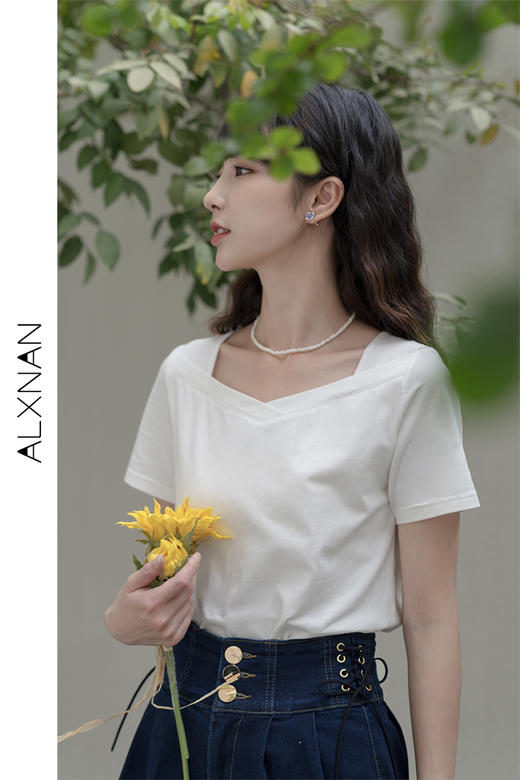 鹿向南 气质时尚T恤女短袖2024春夏季新款方领小个子法式修身上衣LXN17838 商品图5