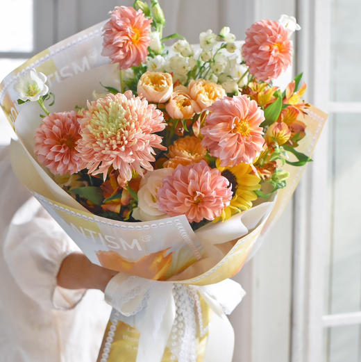 《春晖》奶油桃子花束 商品图0