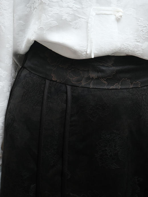 盛唐婧 |真丝香云纱重缎马面裙-黑色 商品图2