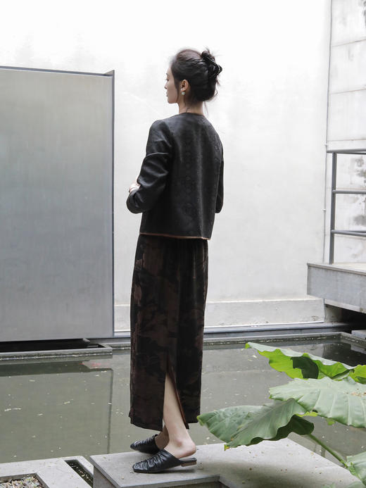 盛唐婧 |真丝香云纱前开叉半身直筒裙 商品图1