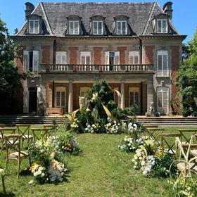 市中心法式建筑花园别墅草坪