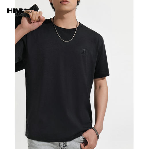 HIM漢崇 潮流字母压花T恤男舒适透气休闲白色短袖体恤衫 2026夏季 商品图0