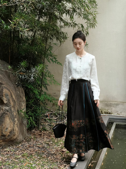 盛唐婧 |真丝香云纱重缎马面裙-蓝边 商品图9