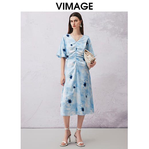 VIMAGE纬漫纪夏季新款时尚V领挂脖修身显瘦印花连衣裙V2107750 商品图3
