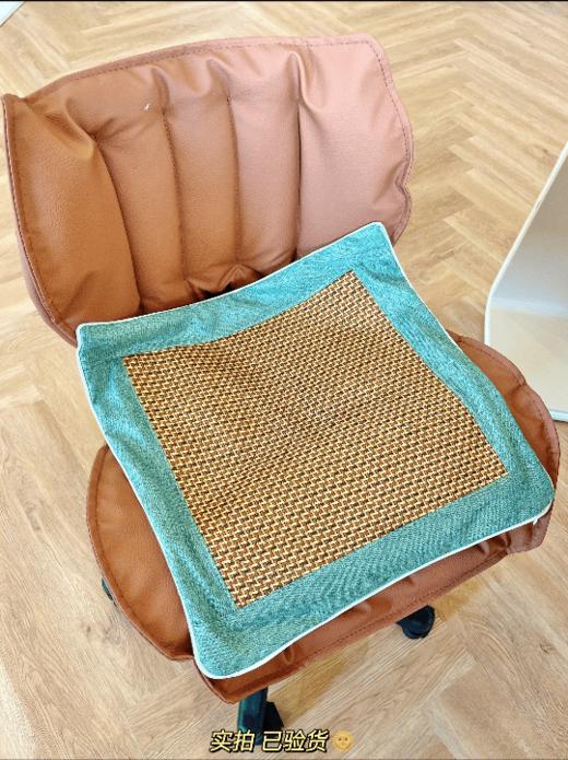 【家居百货】夏凉款 艾绒坐垫正面藤席，硅胶防滑，家里，办公室，车上四季皆可使用 商品图1