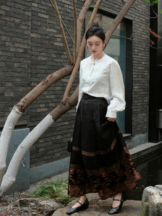 盛唐婧 |真丝香云纱重缎马面裙-黑色 商品图9