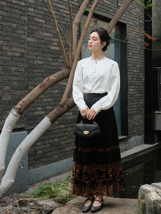 盛唐婧 |真丝香云纱重缎马面裙-黑色 商品图10