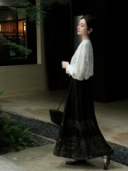 盛唐婧 |真丝香云纱重缎马面裙-蓝边 商品图6