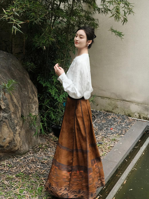 盛唐婧 |真丝香云纱重缎马面裙-黄色 商品图6