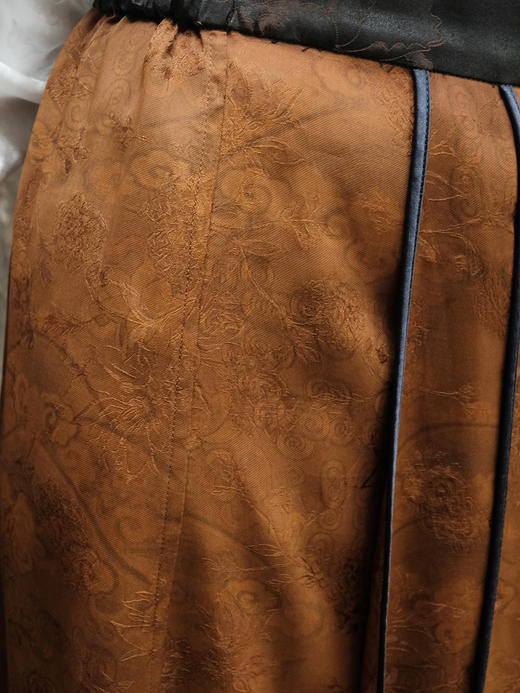 盛唐婧 |真丝香云纱重缎马面裙-黄色 商品图4