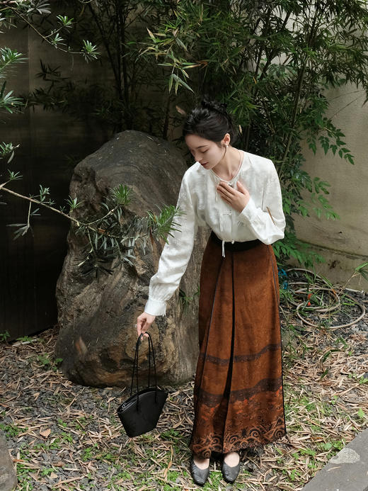 盛唐婧 |真丝香云纱重缎马面裙-黄色 商品图7