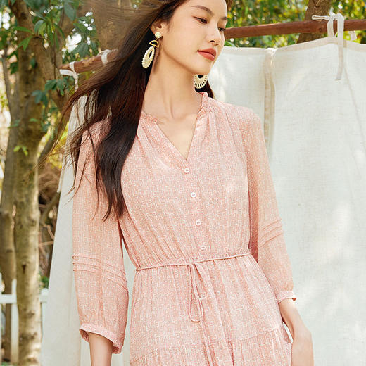 玳莎真丝V领蛋糕连衣裙2024新款休闲粉色印花夏季收腰中长款裙子  EB35310 商品图2