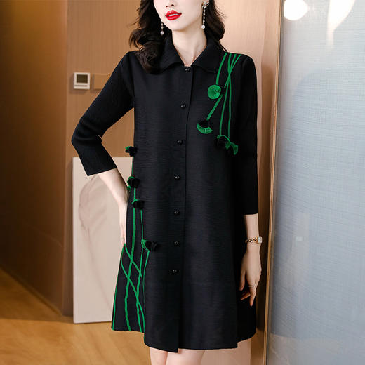 雀说 褶皱大码连衣裙春夏装翻领宽松大码胖MM显瘦单排扣开衫4ZF-8003 商品图2