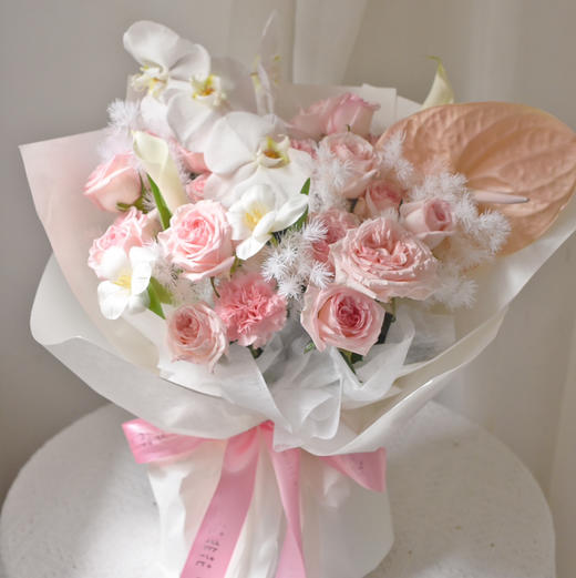 《仙子之吻》粉荔枝蝴蝶兰郁金香花束 商品图1