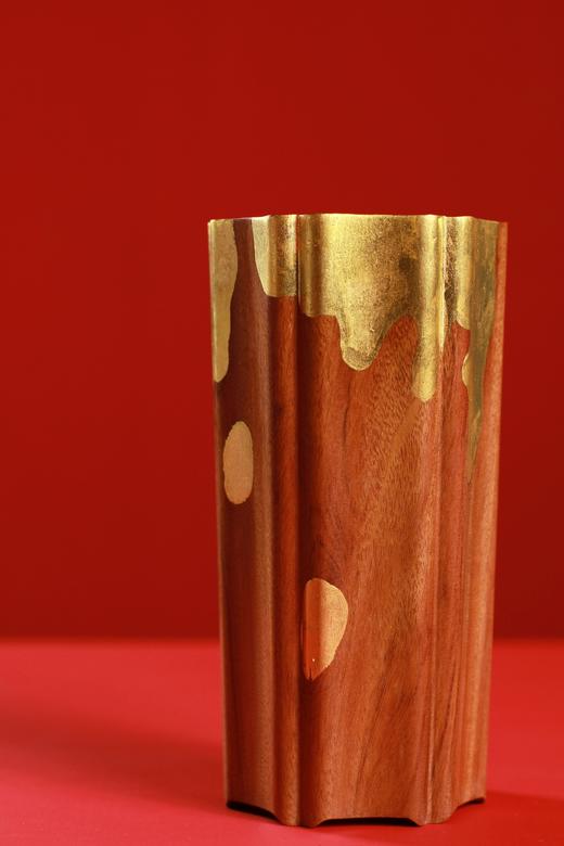 SDCC0074-1-1°非洲酸枝贴金薄葵口笔筒 商品图1