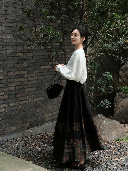 盛唐婧 |真丝香云纱重缎马面裙-蓝边 商品图5