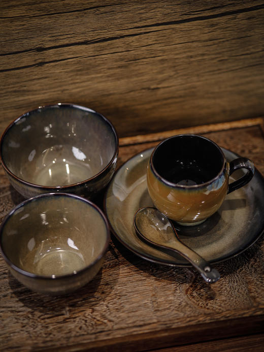 5件套💰89‼️久光在售❗️品牌直发❗️【游器物星汉灿烂/月洒清辉套装】 🔺礼盒包装发货🔺大碗+小碗+口杯+汤盘+小汤勺 ✅上等精致陶瓷✅圆型碟面，移动间浮动光影 ✅窑变工艺+十余道复杂工序 商品图4