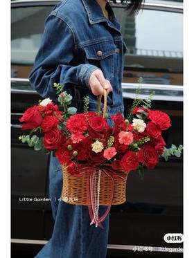 红色康乃馨玫瑰花篮